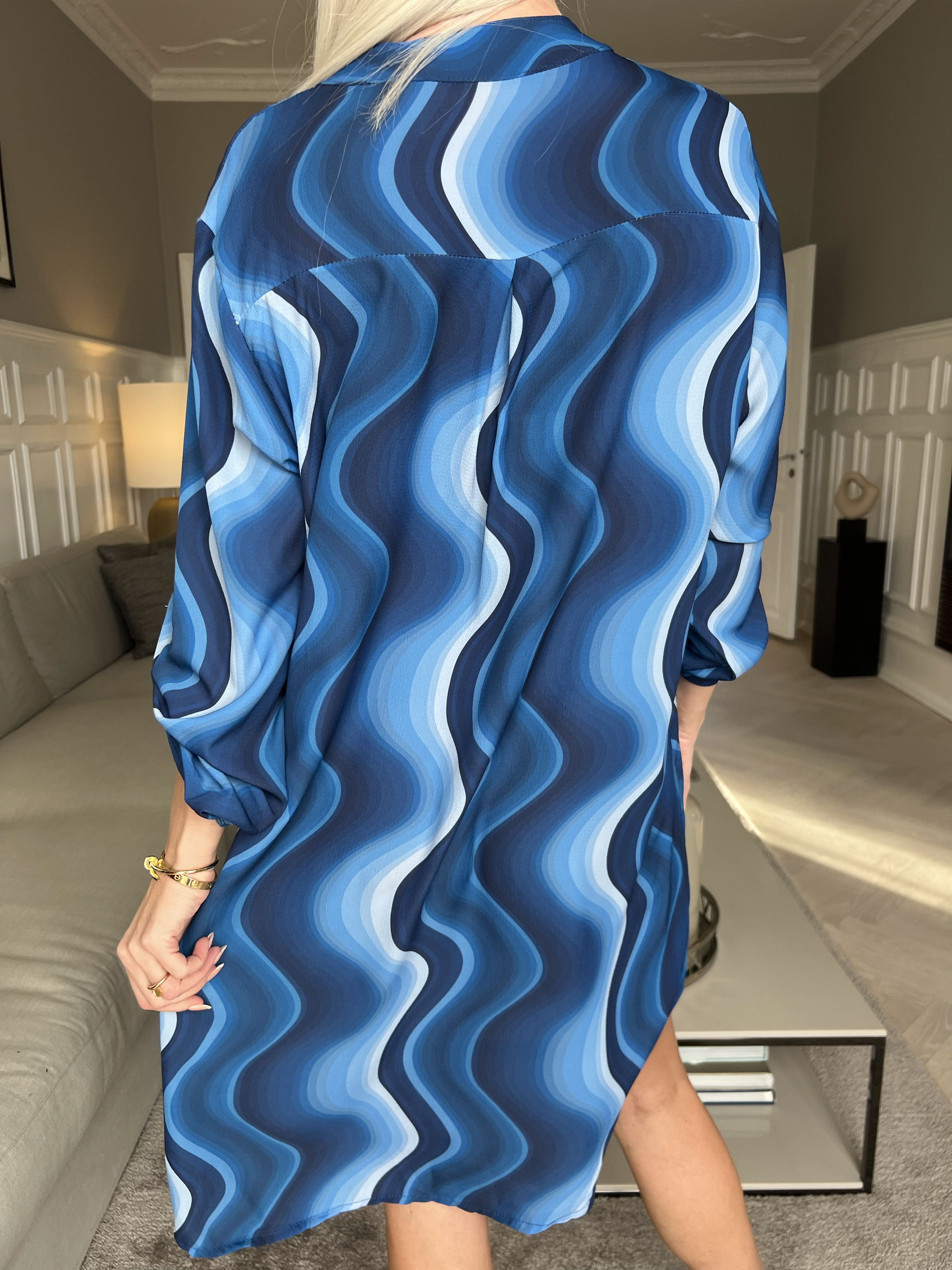 Vanesa Dress Wave - Let og luftig mønstret kjole
